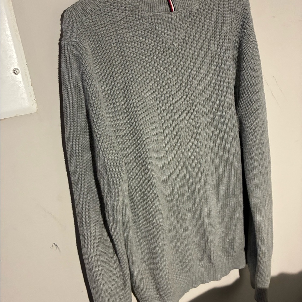 Tommy Hilfiger Men's Light Gray Crewneck Sweater